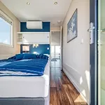 Bright Base With Coastal Access ספינת מלון *