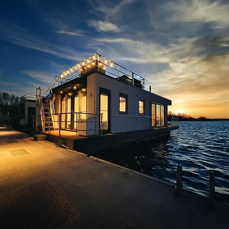 Botel Hausboot Am Saaler Bodden, *
