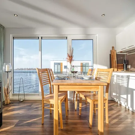 Hotel en barco Bright Base With Coastal Access Ribnitz-Damgarten