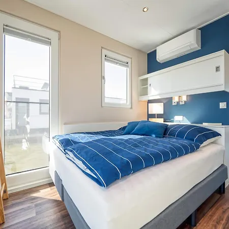 Hotel en barco Bright Base With Coastal Access