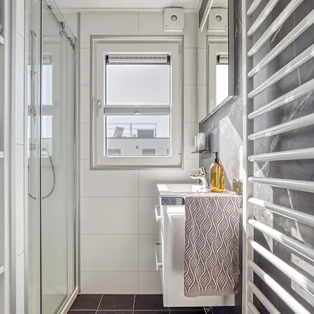 Hotel en barco Bright Base With Coastal Access *